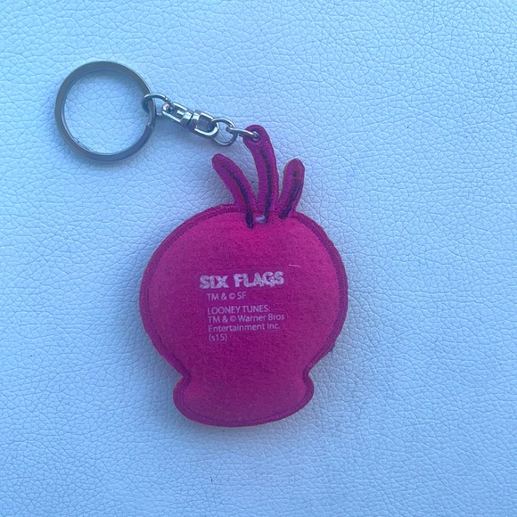 Tweety Bird Looney Toons Keychain Six Flags - Picture 2 of 3